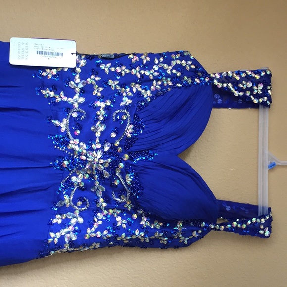 Dress - Picture 2 of 8